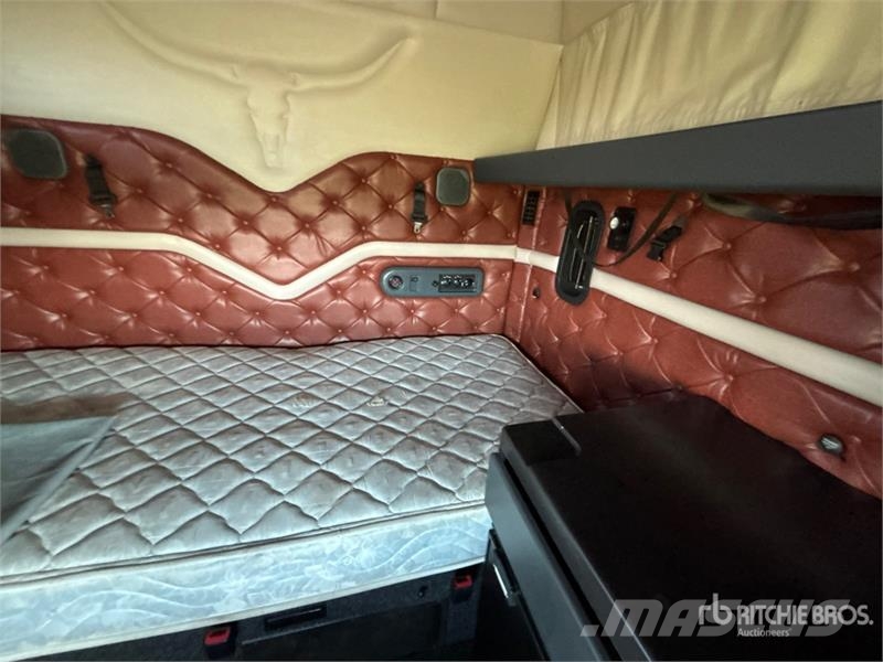 Mack CHU613 Autotractoare