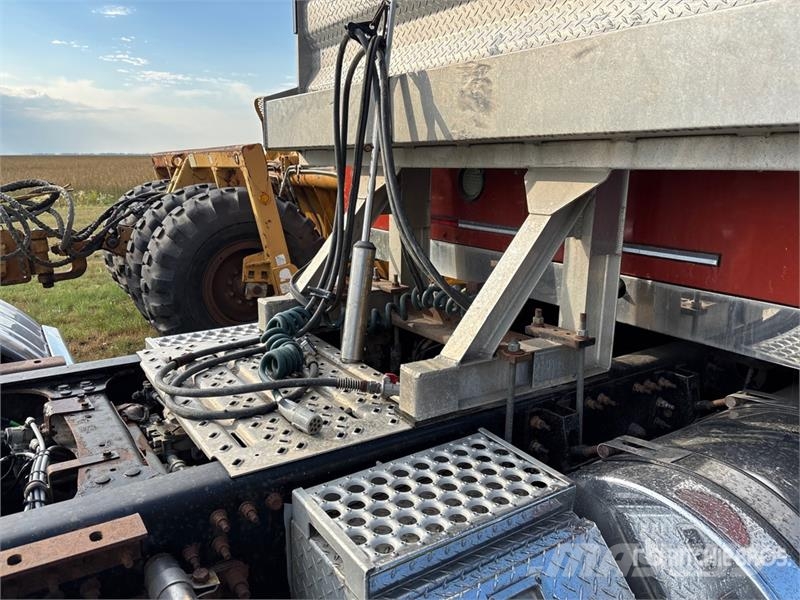 Mack CHU613 Autotractoare