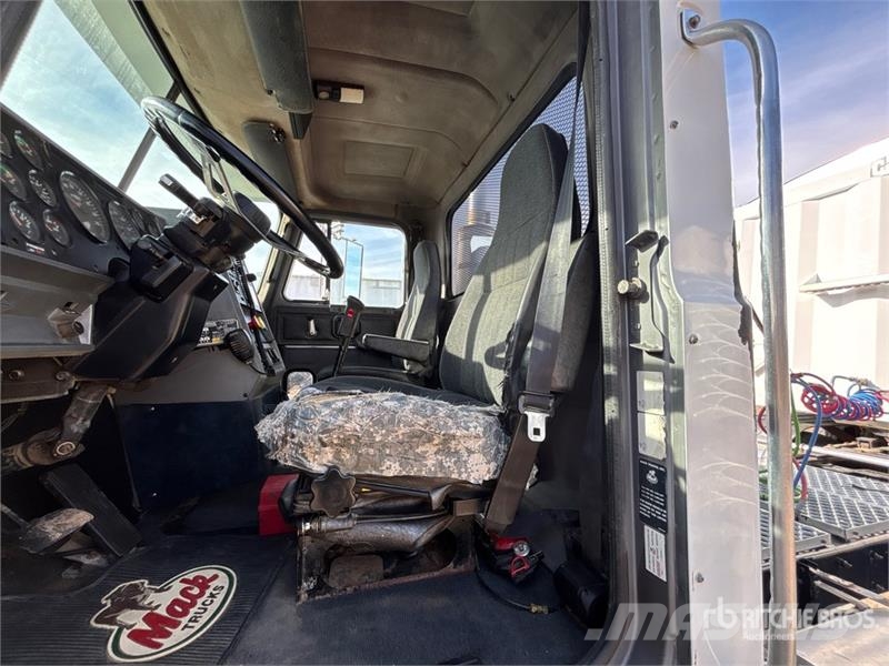 Mack CL613 Autotractoare
