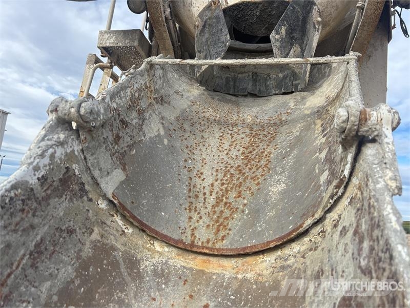 Mack CTP 8x4 Mixer Truck Betonvedēji