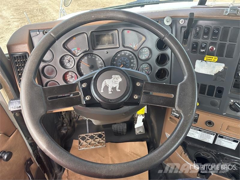 Mack CTP 8x4 Mixer Truck Betonvedēji