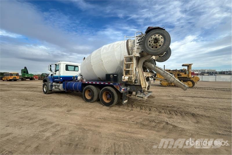 Mack CTP 8x4 Mixer Truck Betonvedēji