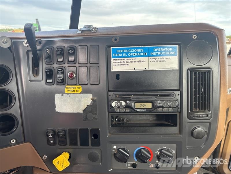 Mack CTP 8x4 Mixer Truck Betonvedēji