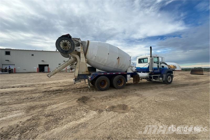 Mack CTP 8x4 Mixer Truck Betonvedēji