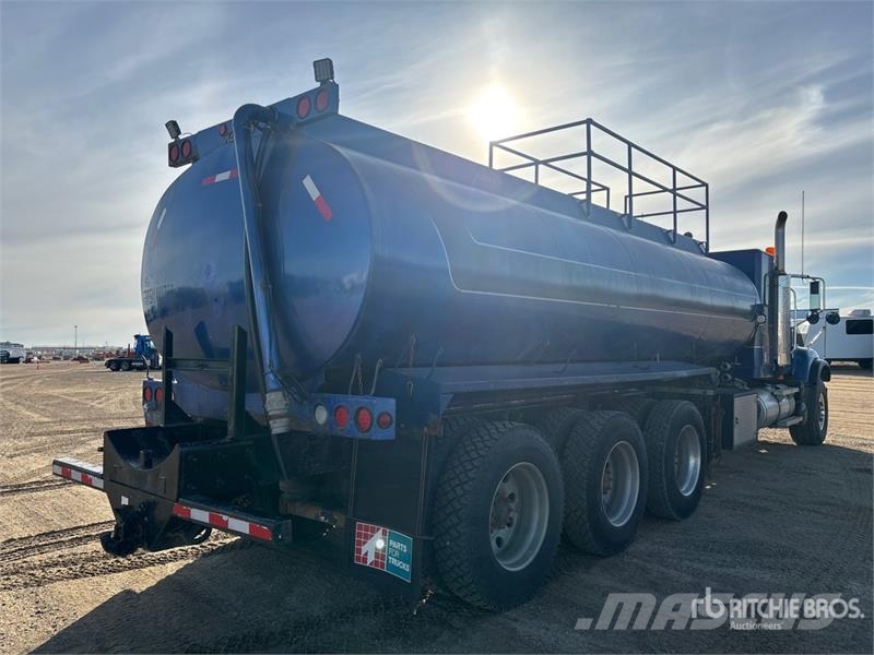 Mack CV713 Wassertanker