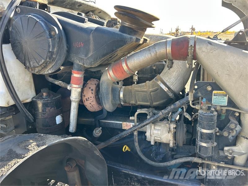Mack CV713 Wassertanker