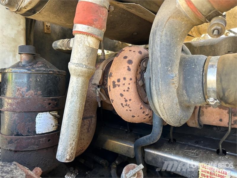 Mack CV713 Wassertanker