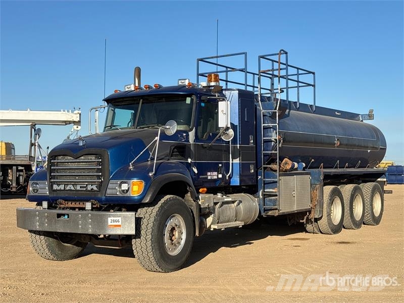 Mack CV713 Water tankwagens
