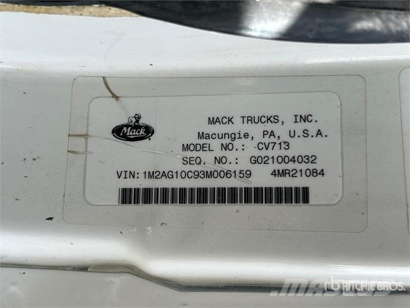 Mack CV713 Wassertanker