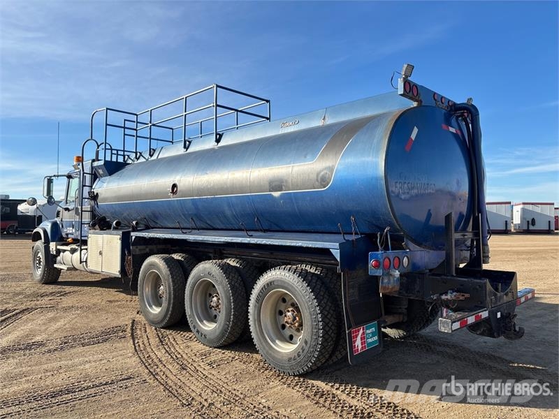 Mack CV713 Wassertanker