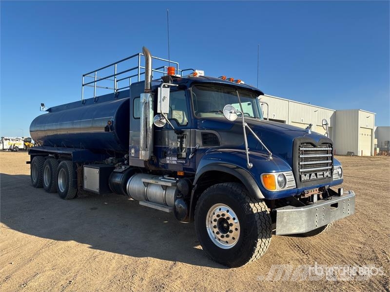 Mack CV713 Water tankwagens
