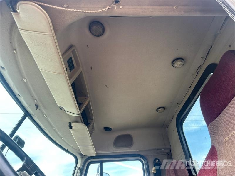 Mack CX613 6x4 Cab and Chassis Kabine i unutrašnjost