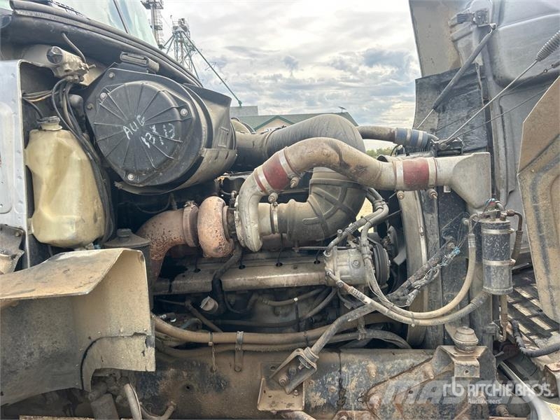 Mack CX613 6x4 Cab and Chassis Kabine i unutrašnjost