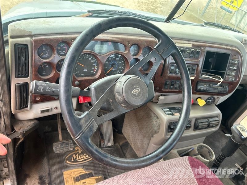 Mack CX613 6x4 Cab and Chassis Kabine i unutrašnjost
