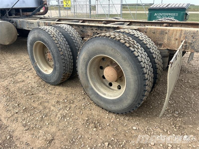 Mack CX613 6x4 Cab and Chassis Kabine i unutrašnjost