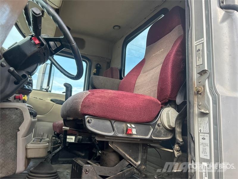 Mack CX613 6x4 Cab and Chassis Kabine i unutrašnjost