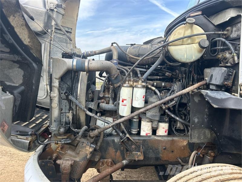 Mack CX613 6x4 Cab and Chassis Kabine i unutrašnjost