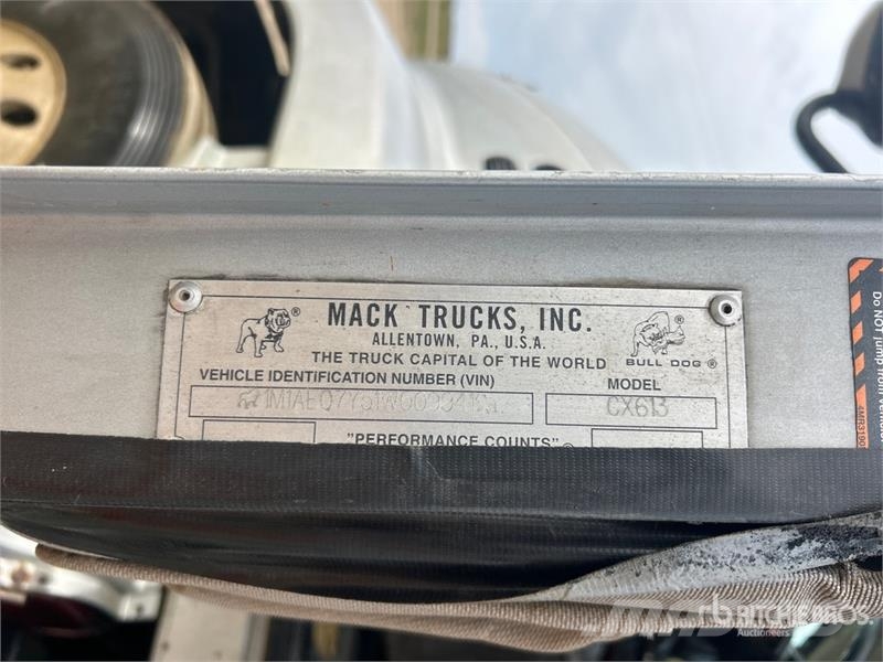Mack CX613 6x4 Cab and Chassis Kabine i unutrašnjost