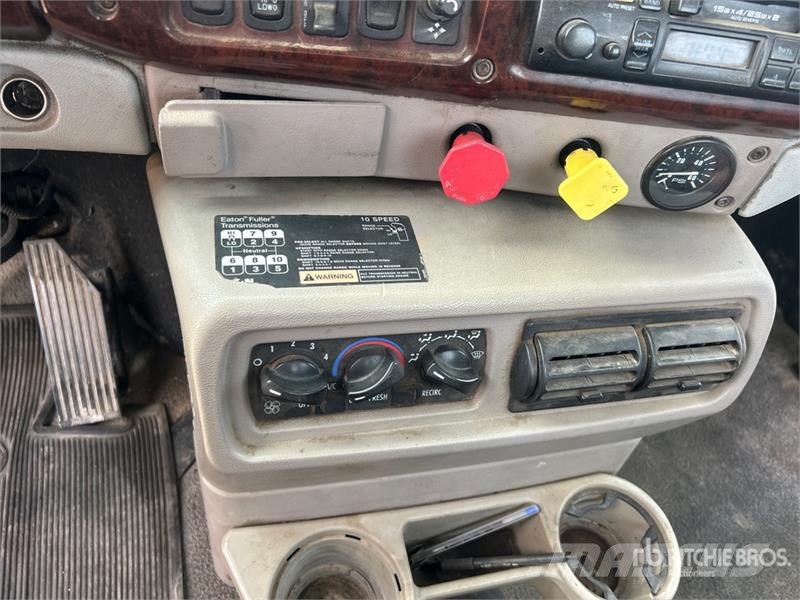 Mack CX613 6x4 Cab and Chassis Kabine i unutrašnjost
