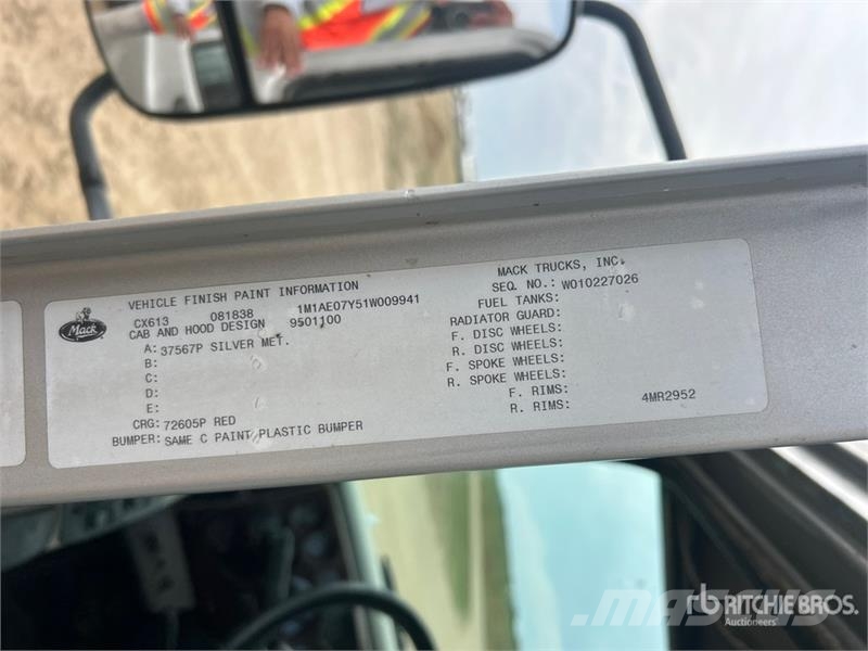 Mack CX613 6x4 Cab and Chassis Kabine i unutrašnjost