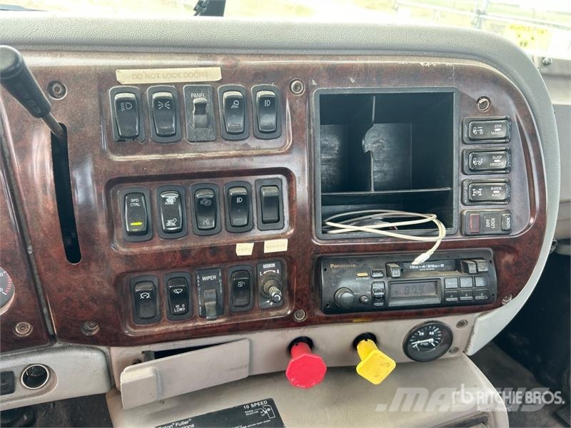 Mack CX613 6x4 Cab and Chassis Kabine i unutrašnjost