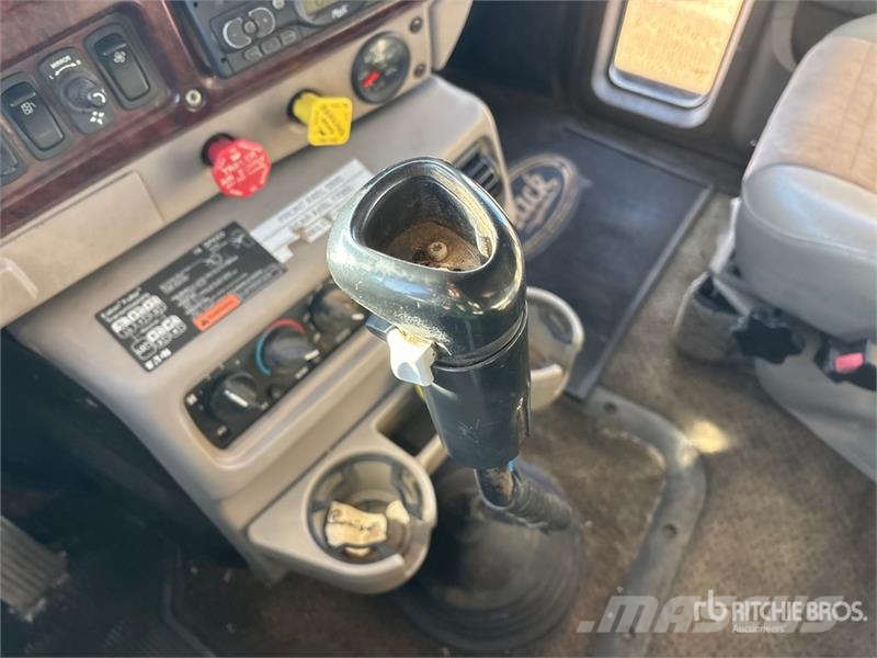 Mack CXN613 Тягачі