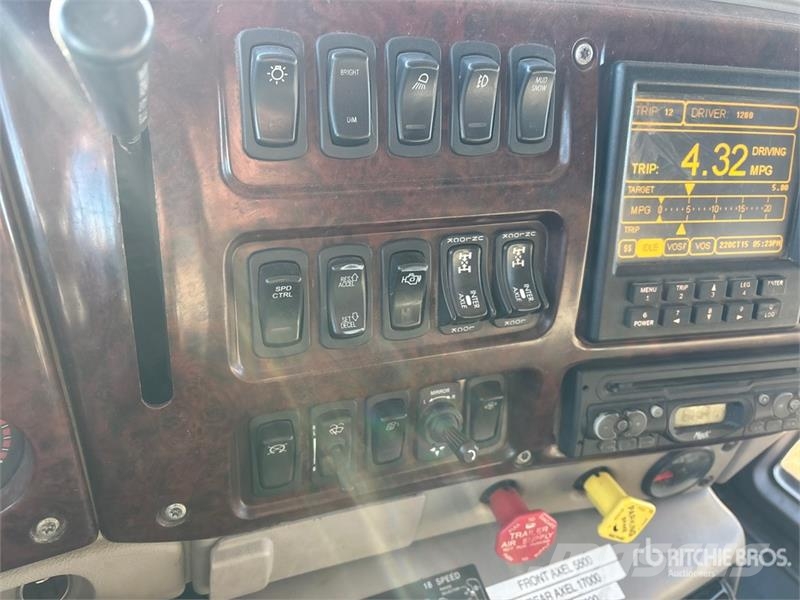 Mack CXN613 Тягачі