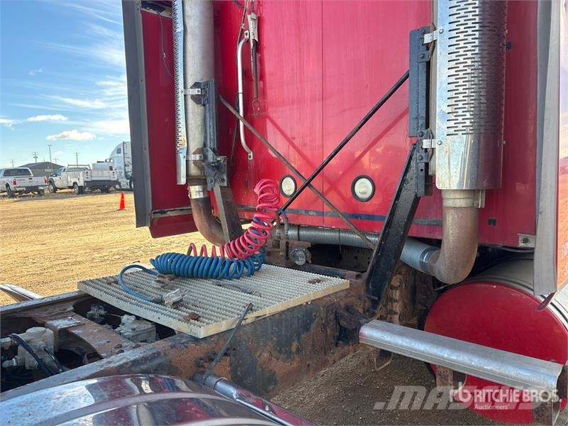 Mack CXN613 Тягачі