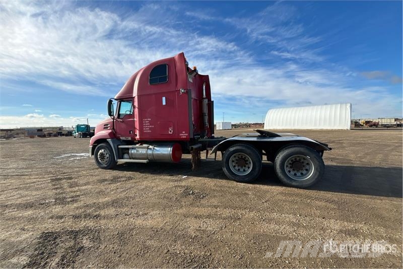 Mack CXN613 Тягачі