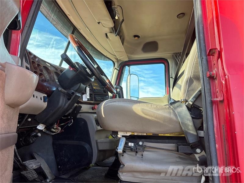 Mack CXN613 Тягачі