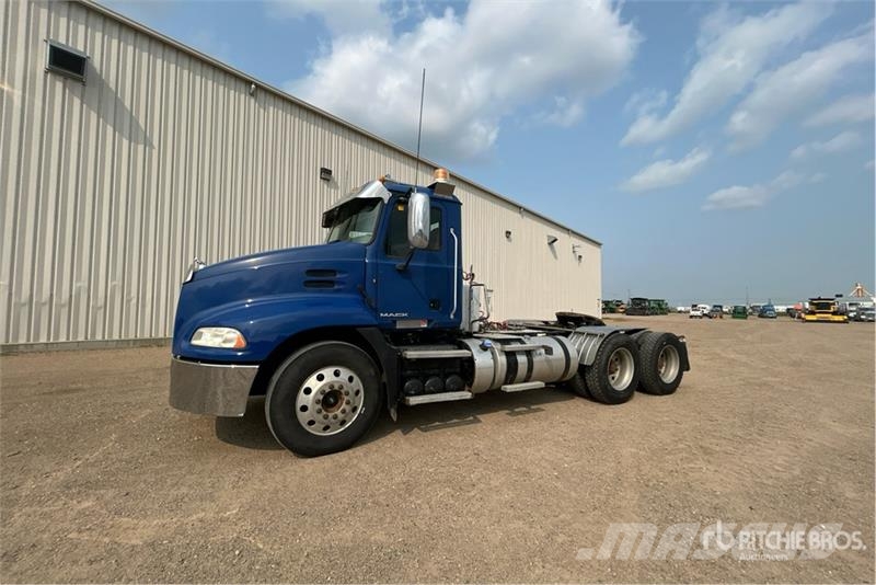 Mack CXU613 曳引機組件