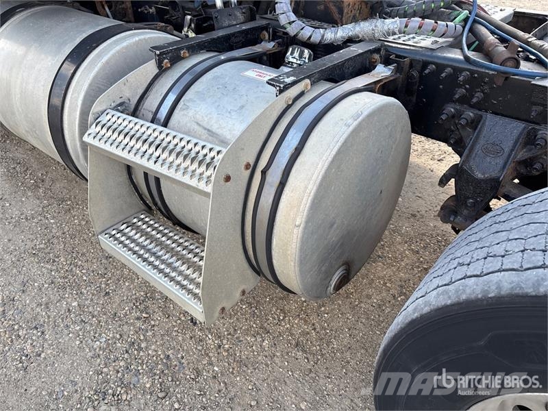 Mack CXU613 Тягачі