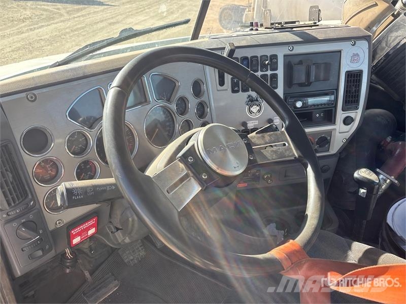 Mack CXU613 Autotractoare