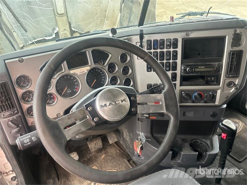 Mack CXU613 Tractor Units