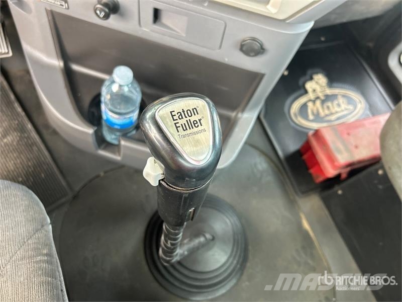 Mack CXU613 曳引機組件