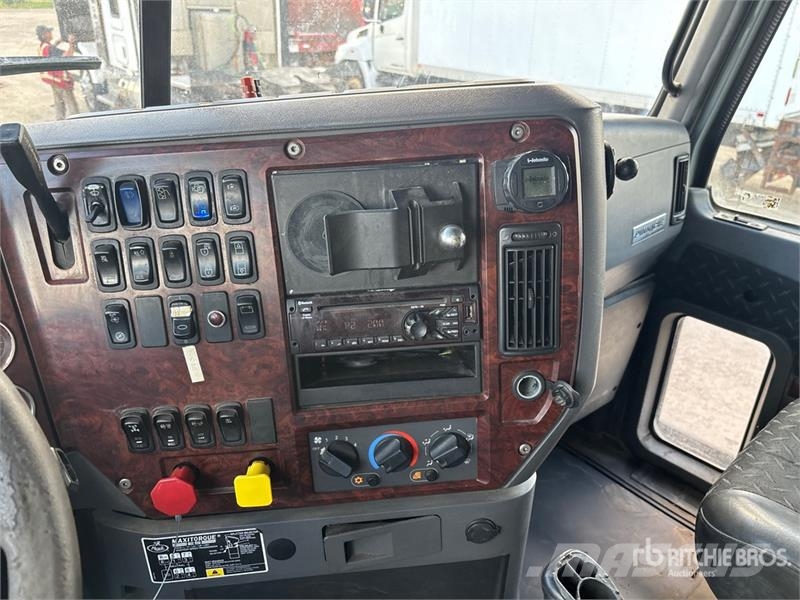 Mack CXU613 Тягачі