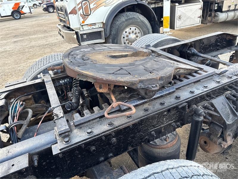 Mack CXU613 Тягачі