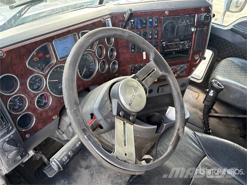 Mack CXU613 Тягачі