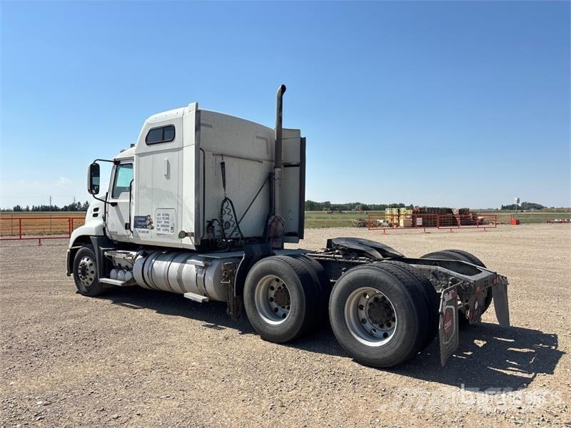 Mack CXU613 Prime Movers