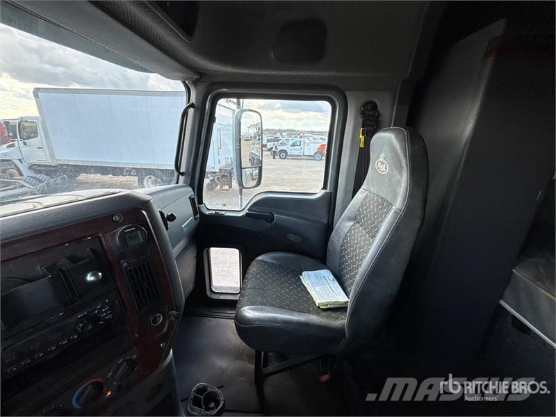 Mack CXU613 Тягачі