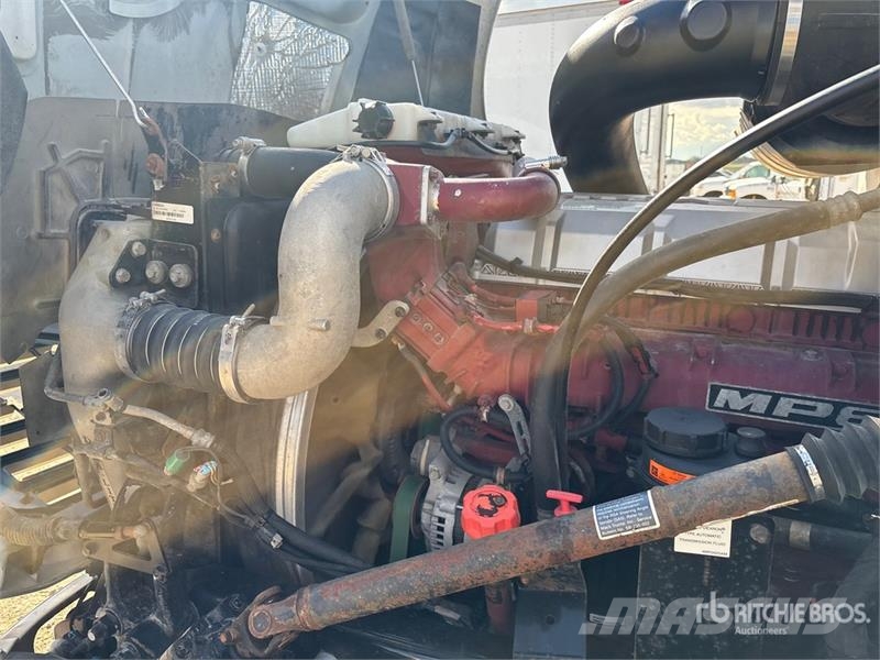 Mack CXU613 Тягачі