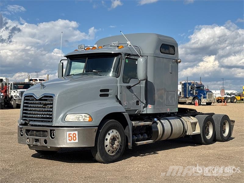 Mack CXU613 Тягачі