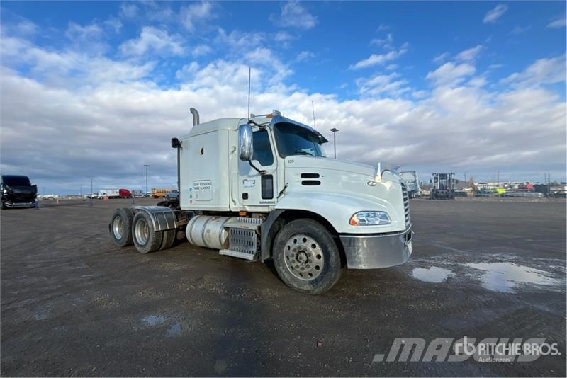 Mack CXU613 Nyergesvontatók