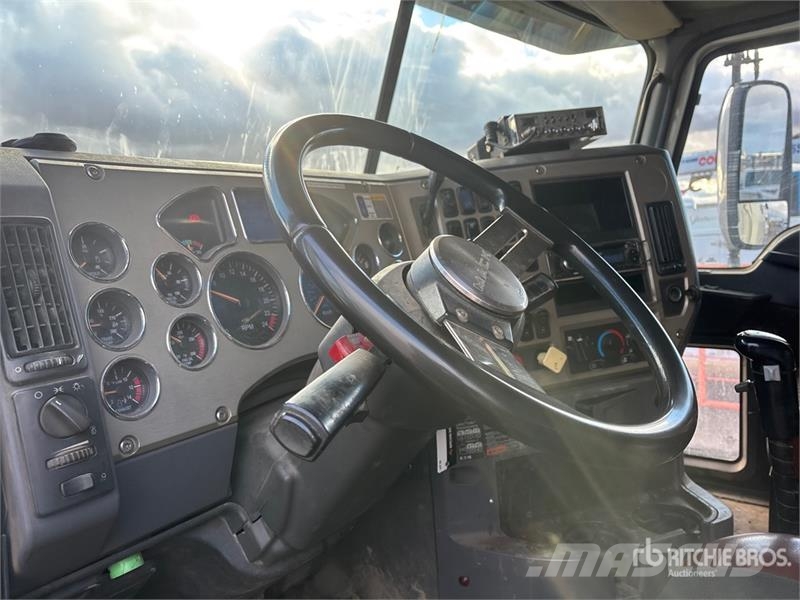 Mack CXU613 Nyergesvontatók