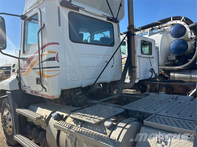 Mack CXU613 Autotractoare