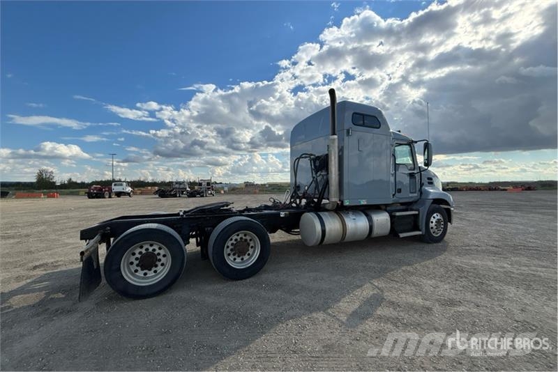 Mack CXU613 Тягачі
