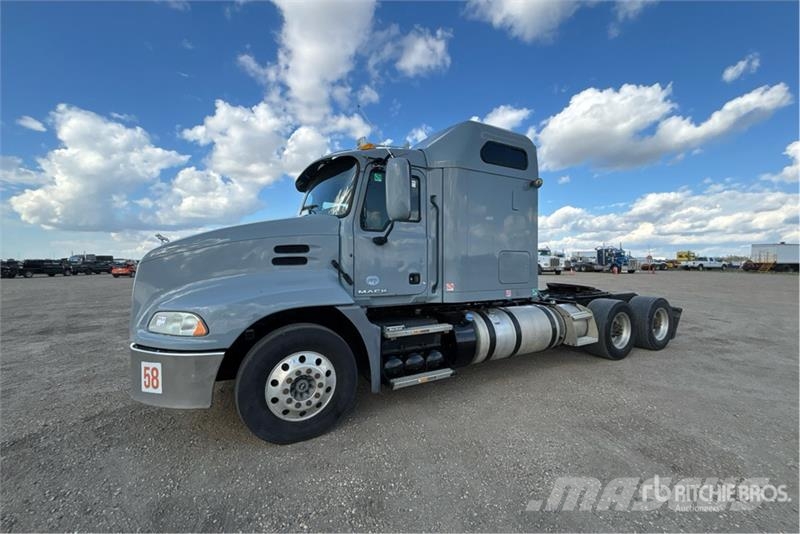 Mack CXU613 Тягачі