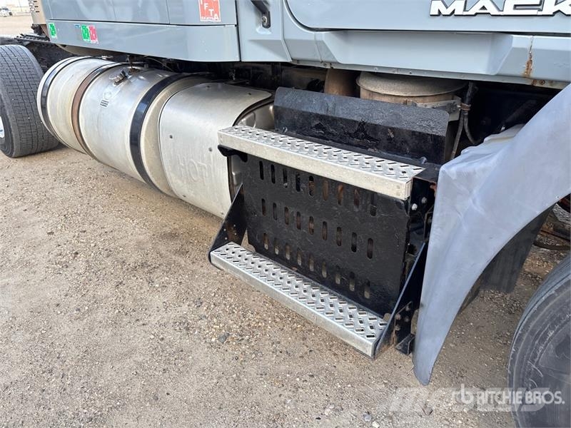 Mack CXU613 Тягачі