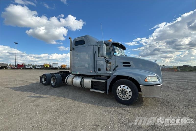 Mack CXU613 Тягачі