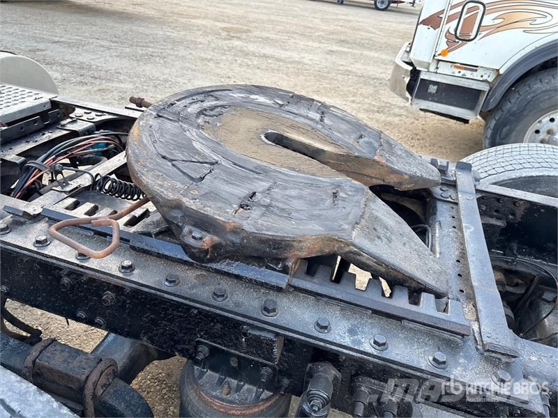 Mack CXU613 Тягачі